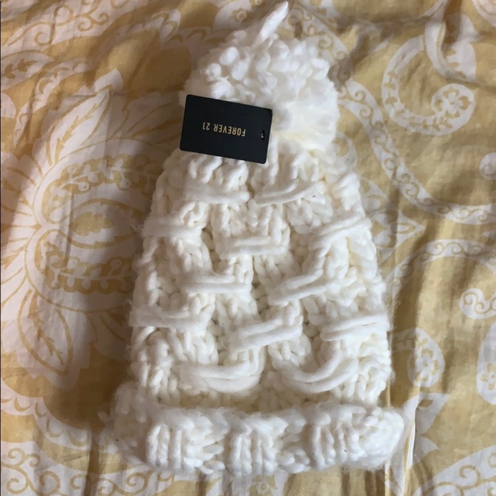 Chunky Pom Pom hat